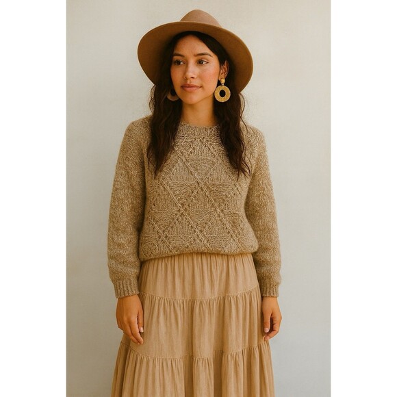 Le Chois Womens Sweater Medium Light Brown Pullover Round Neck Long Sleeves - Picture 1 of 15